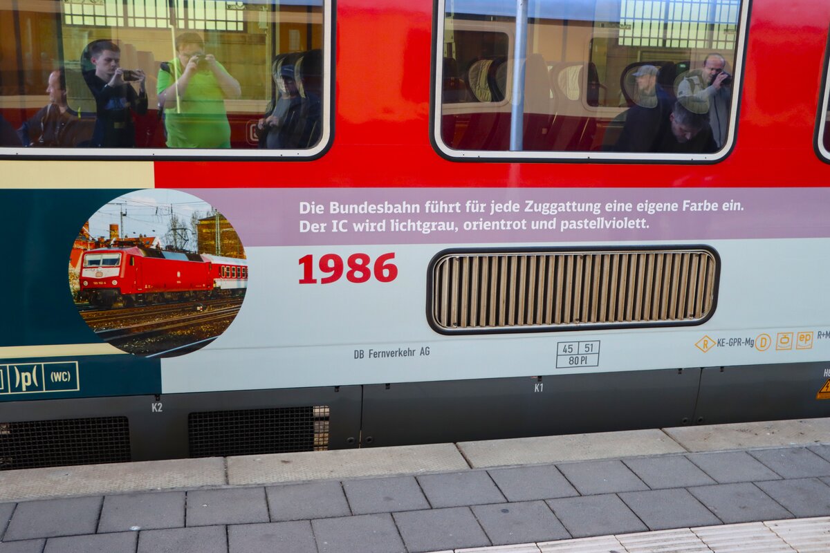Berschriftung eines IC Wagen am 10.10.26 in Wiesbaden 