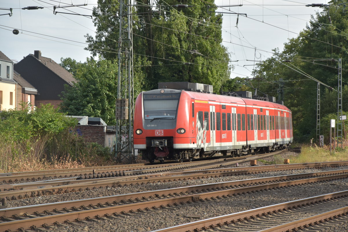 Besagter 425 591 in Rheydt bei der Einfahrt in den Hbf am Montag den 31.7.2017 als RB 27 nach Mönchengladbach Hbf.