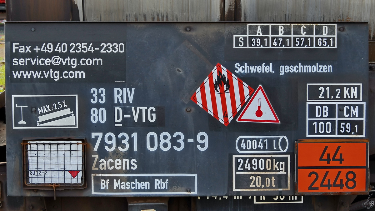 Beschilderung eines Kesselwagens Anfang Juni 2020 in Wanne-Eickel.