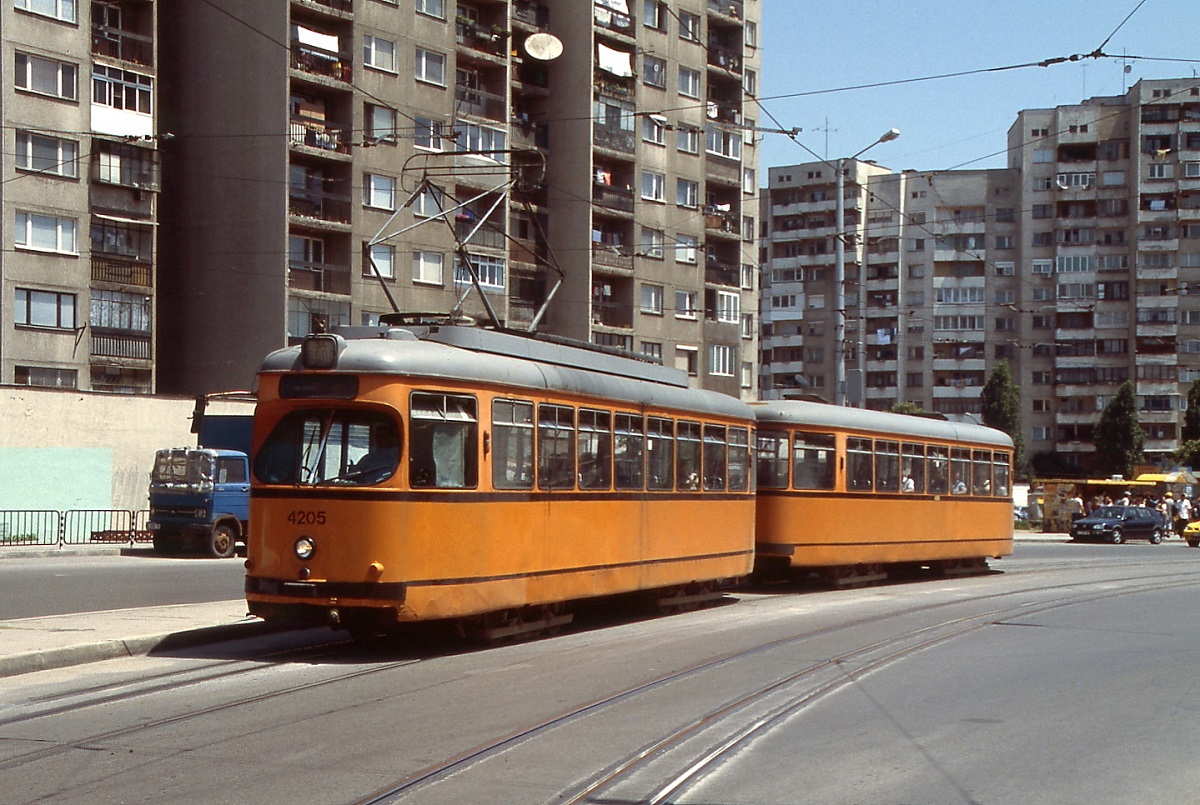 Beschriftet als Tw 4205 ist der ex-Bonner Tw 205 im Juni 2003 in Sofia unterwegs