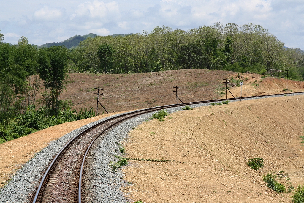 Bestens gepflegter Oberbau auf der Northern Line im Strecken-Km 527, Blickrichtung Chiang Mai, am 19.Mai 2018.