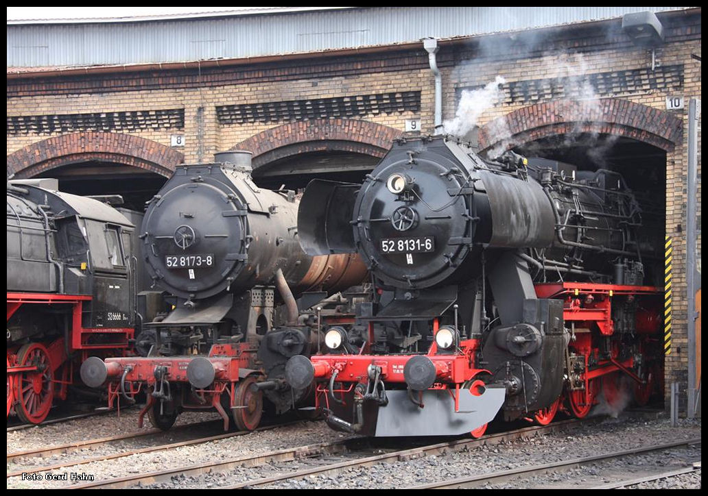 Besuchertag im Museums BW Schöneweide in Berlin am 23.04.2016:
Während 528131 unter Dampf präsentiert wurde, stand daneben 528173 als rollender
 Kessel  ohne Führerhaus, Tender und Zurüstteilen.