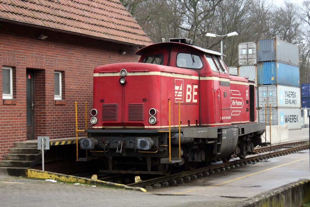 Betriebspause für die D 21 der Bentheimer Eisenbahn am 3.2.2015 in Bad Bentheim.
Die Lok war einst in den Beständen der DB unter der Nummer 211125 eingereiht.