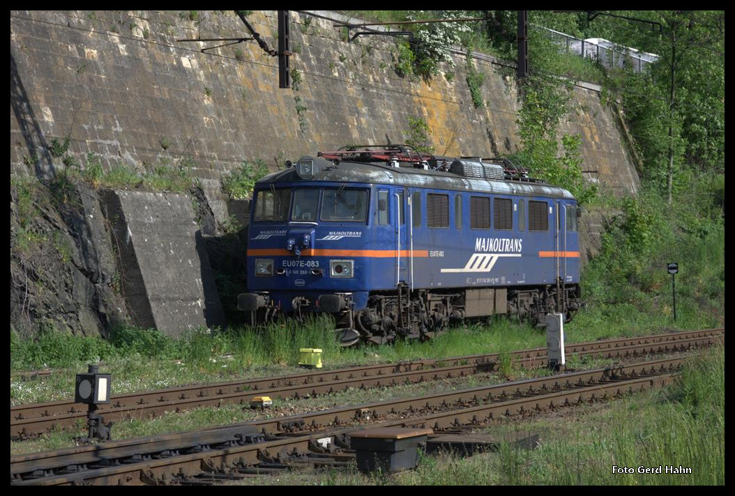 Betriebspause hatte EU07E-083 von Majkotrans am 22.05.2016 im Bahnhof Klodzko.