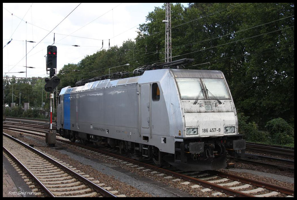 Betriebspause im oberen Bahnhof des HBF Osnabrück hatte am 4.10.2016 die Railpool 186457-8.