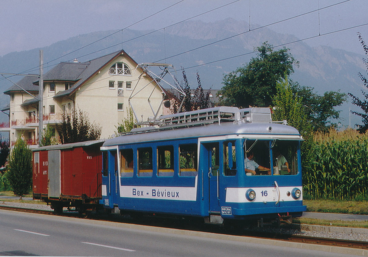 Bex-Villars-Bretaye BVB/TPC.
GÜTER-STRASSENBAHNEN
Dresdner Verkehrsbetriebe DVB - CarGoTram.
Verkehrsbetriebe Zürich VBZ - Cargo- und E-Tram.
Strassenbahn Bex-Bévieux BVB - Der Salztransport.
Im Gegensatz zur DVB und VBZ wurden bei der BVB die Güterwagen den Planzügen mitgegeben.
Salz-Zug mit dem Be 2/3 16 und dem K 111 bei Bex unterwegs im Juli 1993.
Foto: Walter Ruetsch  