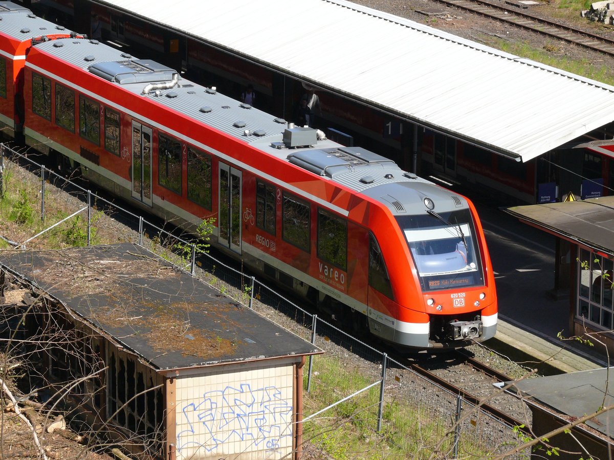Bf Dieringhausen am 05.05.2016. vareo 620 520 nach Köln-Hansaring.