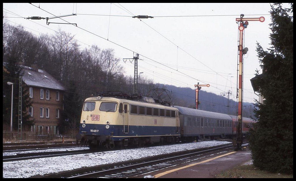 BF Guntershausen am 26.01.2000: DB 110401-7 mit RB Richtung Marburg um 12.02 Uhr