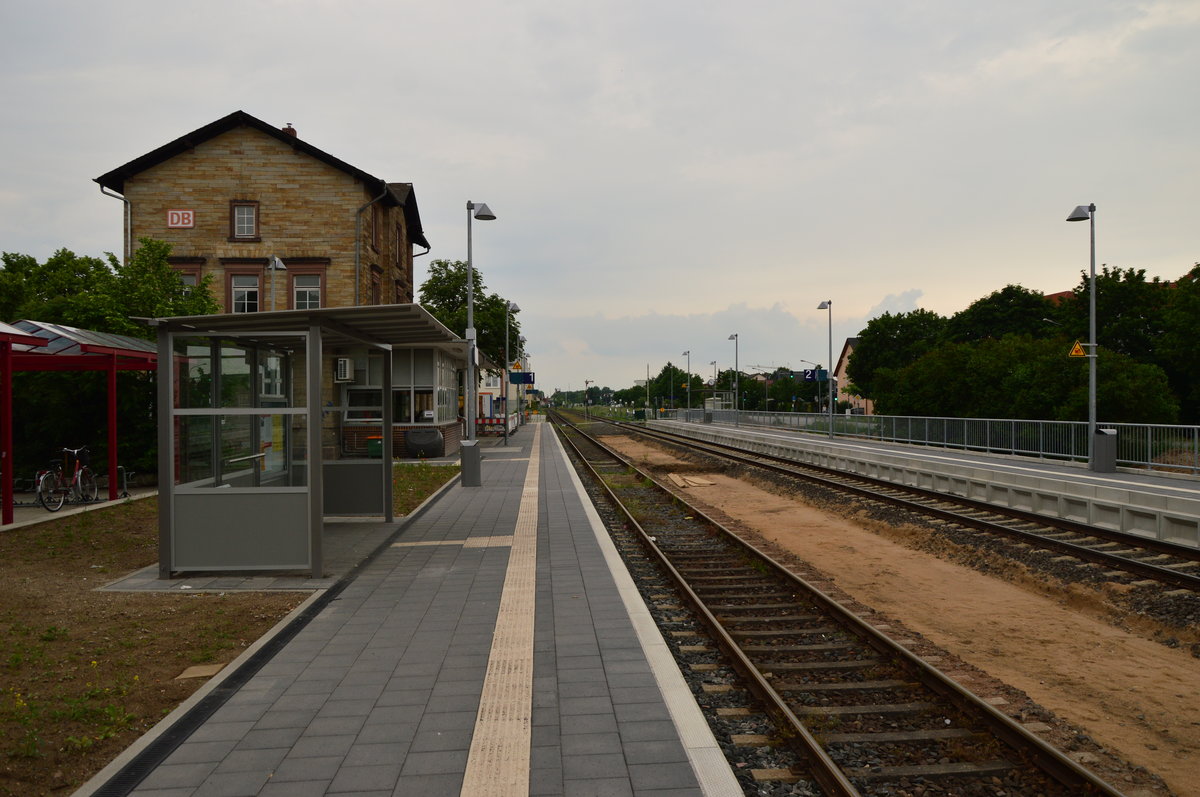 Bf Lorsch mit neuen Bahnsteigen. 29.5.2016