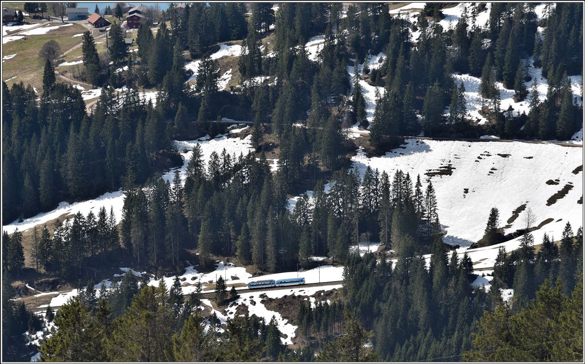 Bhe 2/4 13 und Bt23 sind zwischen Rigi Klösterli und Rigi First, (20.04.2018)