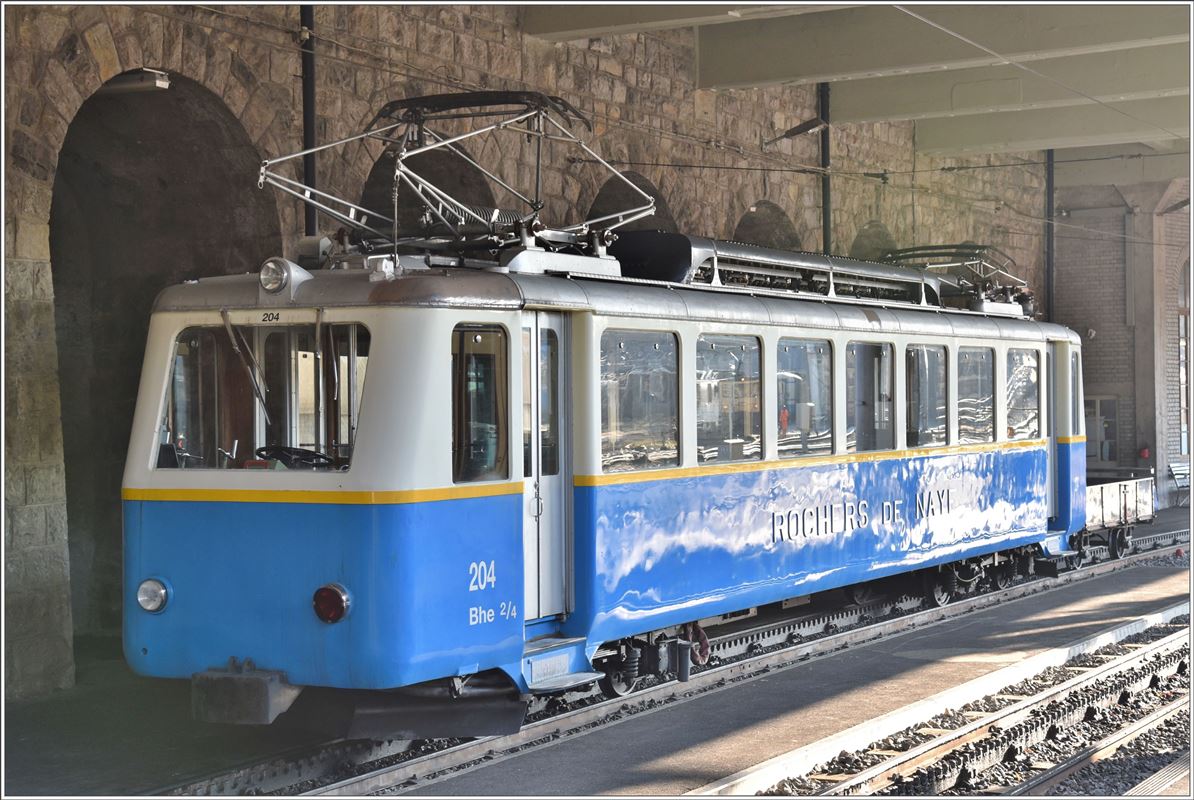 Bhe 2/4 204 der Rochers de Naye Bahn in Montreux. (14.12.2016)