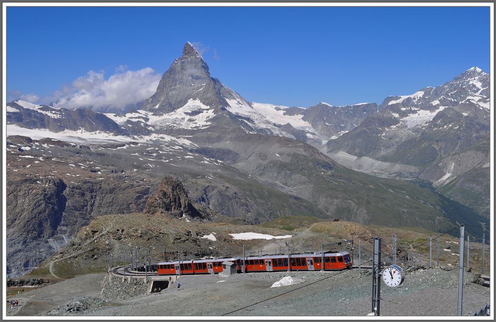 Bhe 4/6 3082 + 3084 kurz vor Erreichen des Gornergrates auf 3089m mit Matterhorn 4478m. (05.08.2013)