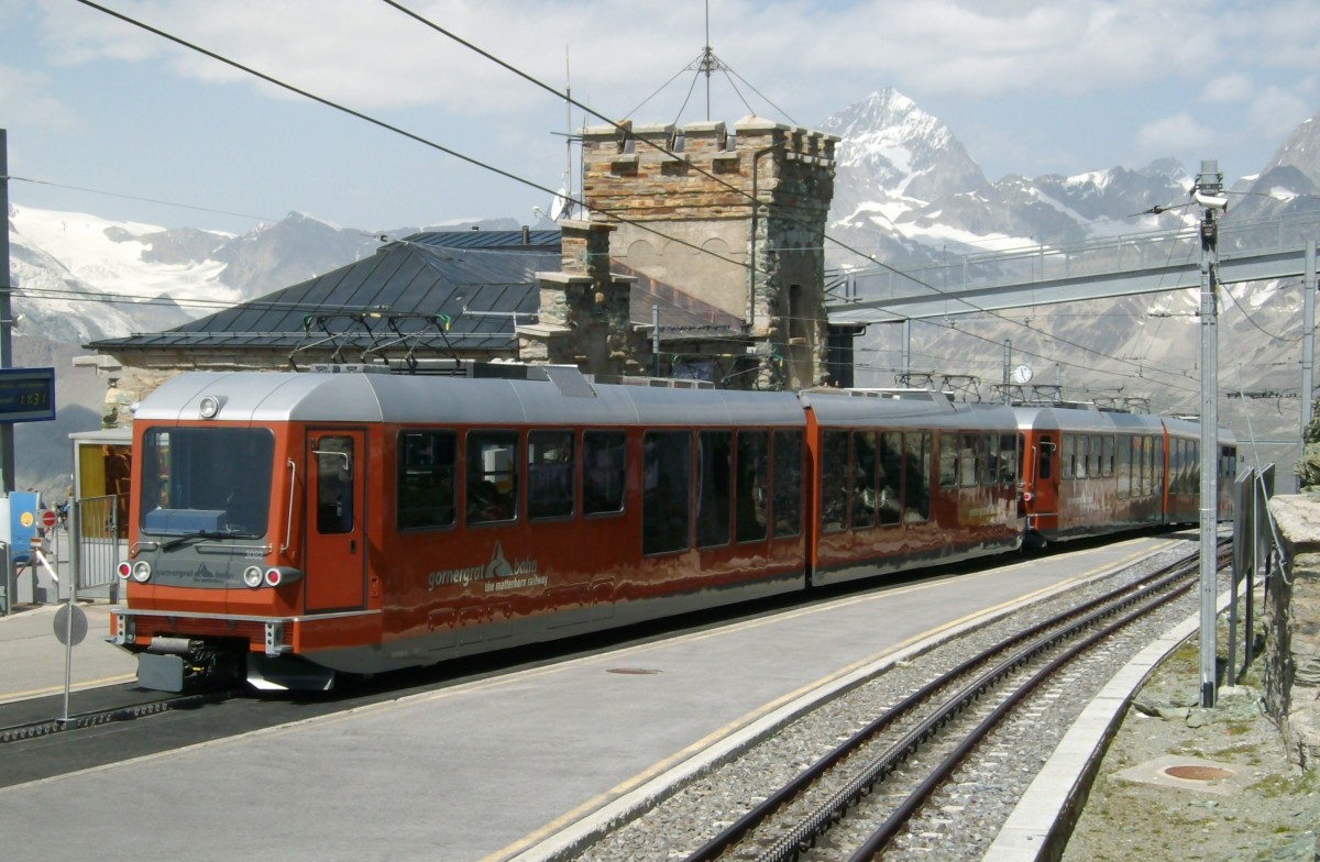 Bhe 4/6 3082 als R von Zermatt am 27.7.2012 im Bahnhof Gornergrat.