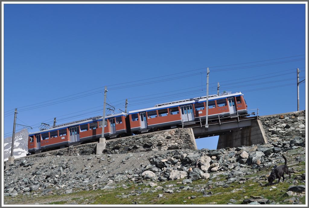 Bhe 4/8 3042 unmittelbar vor dem Gornergrat 3089m. (05.08.2013)
