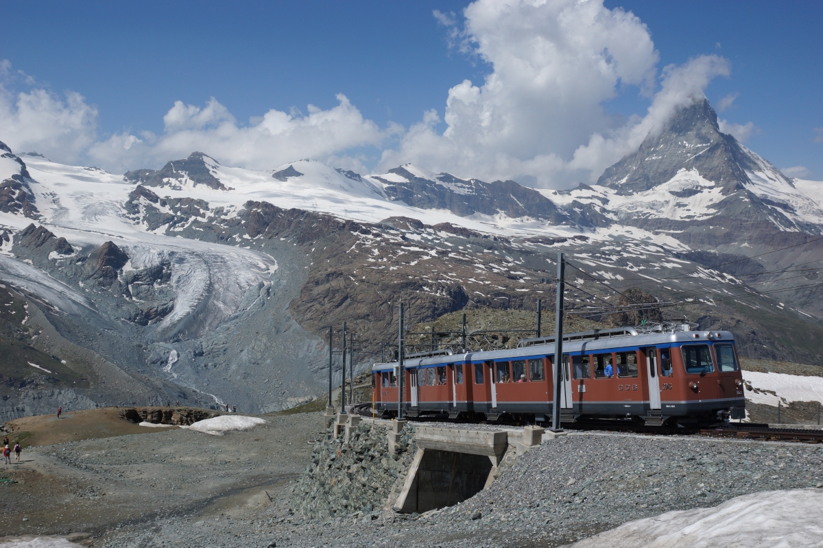 Bhe 4/8 3043 befindet sich am 27.07.2013 kurz vor der Endstation Gornergrat.