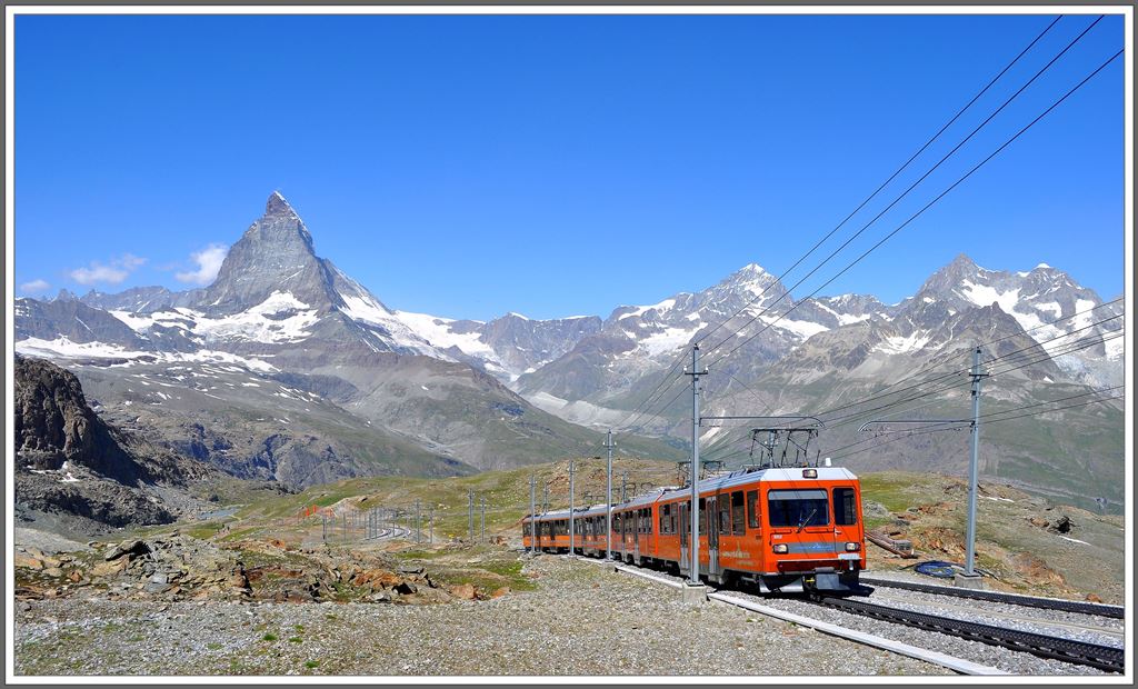 Bhe 4/8 3052+3051 zwischen Rotenboden und Gornergrat mit Matterhorn 4478m, Dent Blanche 4357m und Zinal Rothorn 4221m. (05.08.2013)