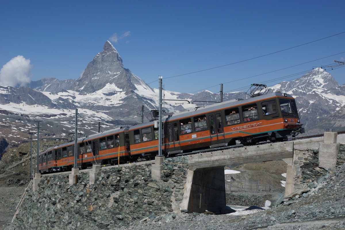 Bhe 4/8 3053 und Bhe 4/8 3054 erreichen am 27.07.2013 ihr Ziel Gornergrat.