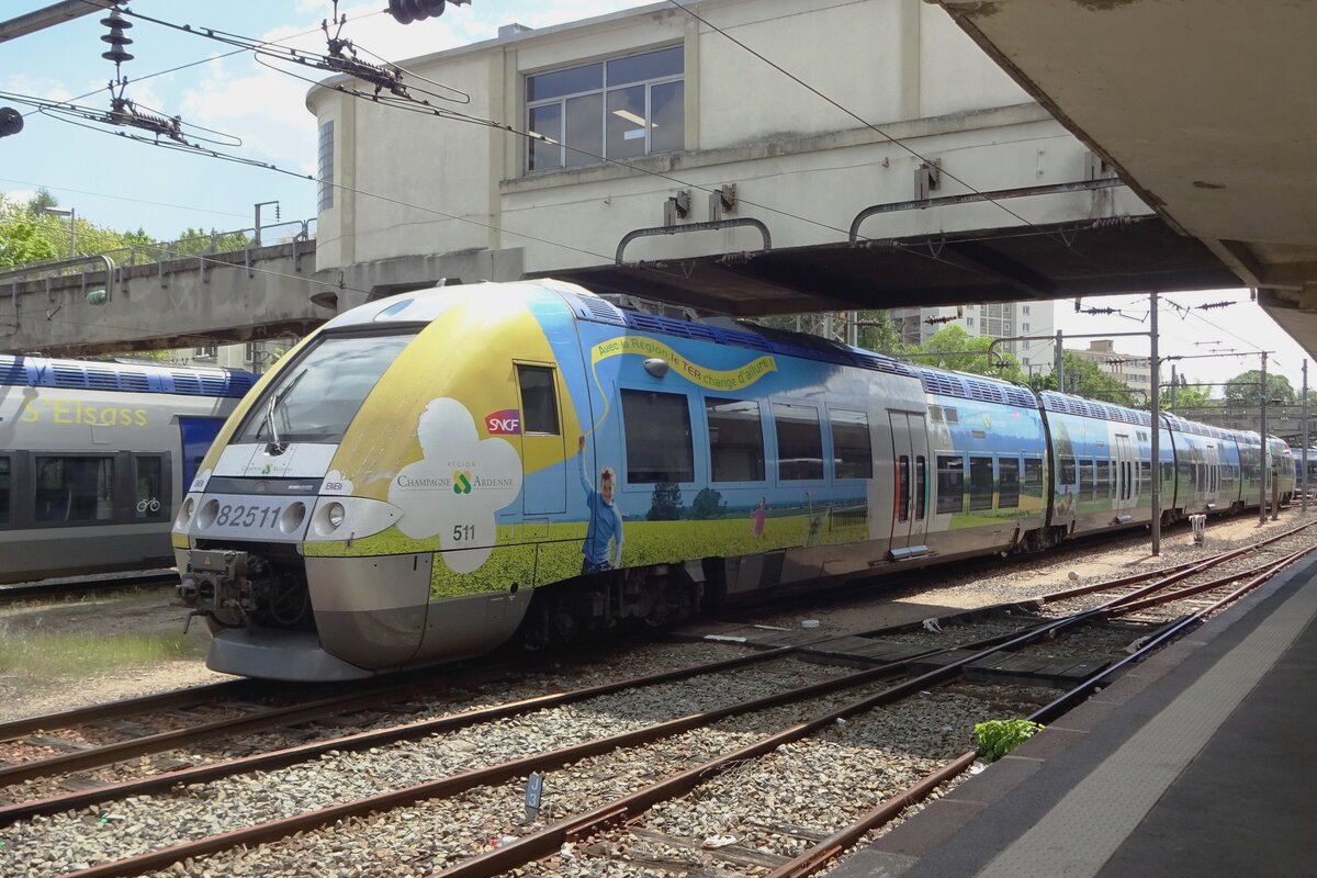 BiBi 82511 geniesst die Sonne in Mulhouse am 30 Mai 2019: BiBi ist ein Bi-Modales, zweisystem (Bifrequence) Triebzugkonzept mit ein Dieselmotor und zwei Stromsystemen.