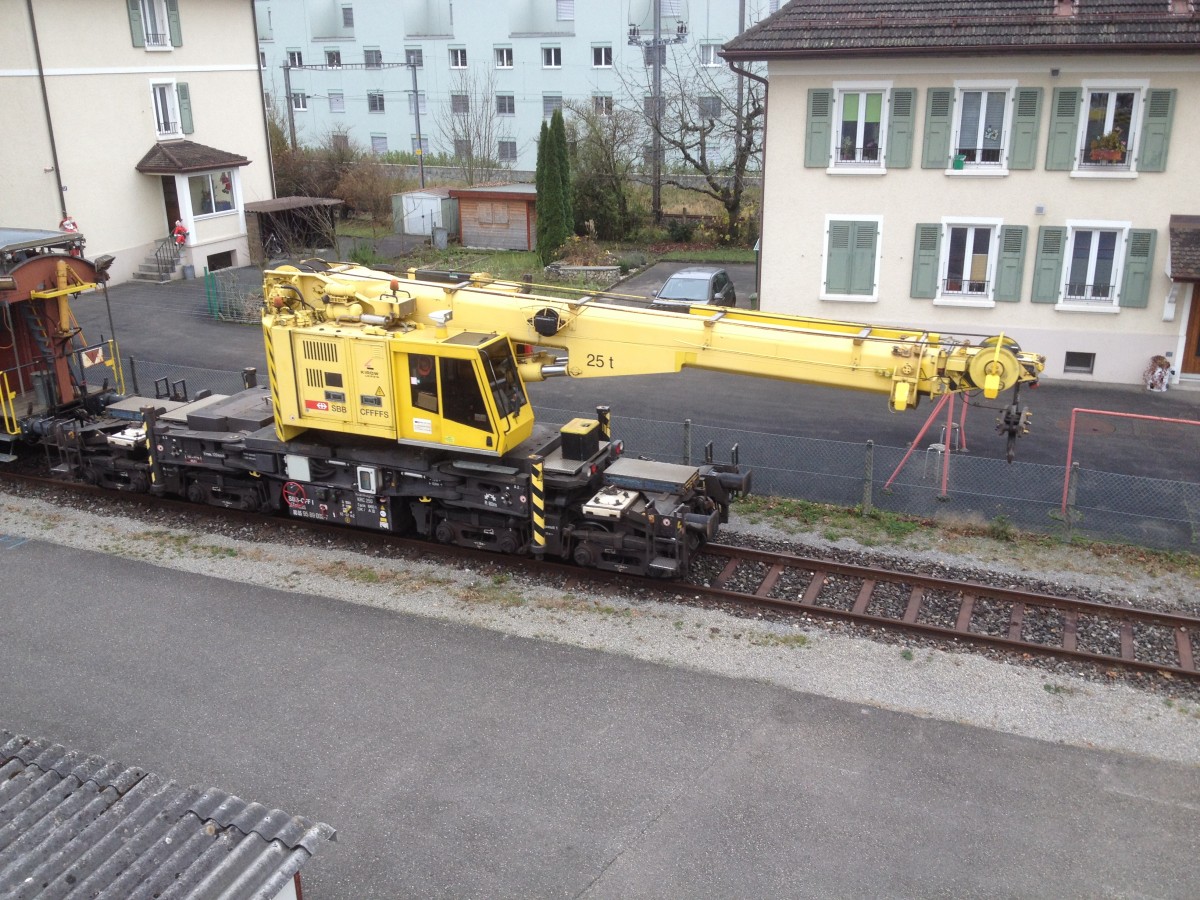 Biel/ Bienne Unterwerk am 4.12- 5.12.2014
Vorbereitungsarbeiten für die Passarelle- Montage in Mahlenwald.
KRC XTmaas 80 85 95 89 002-7