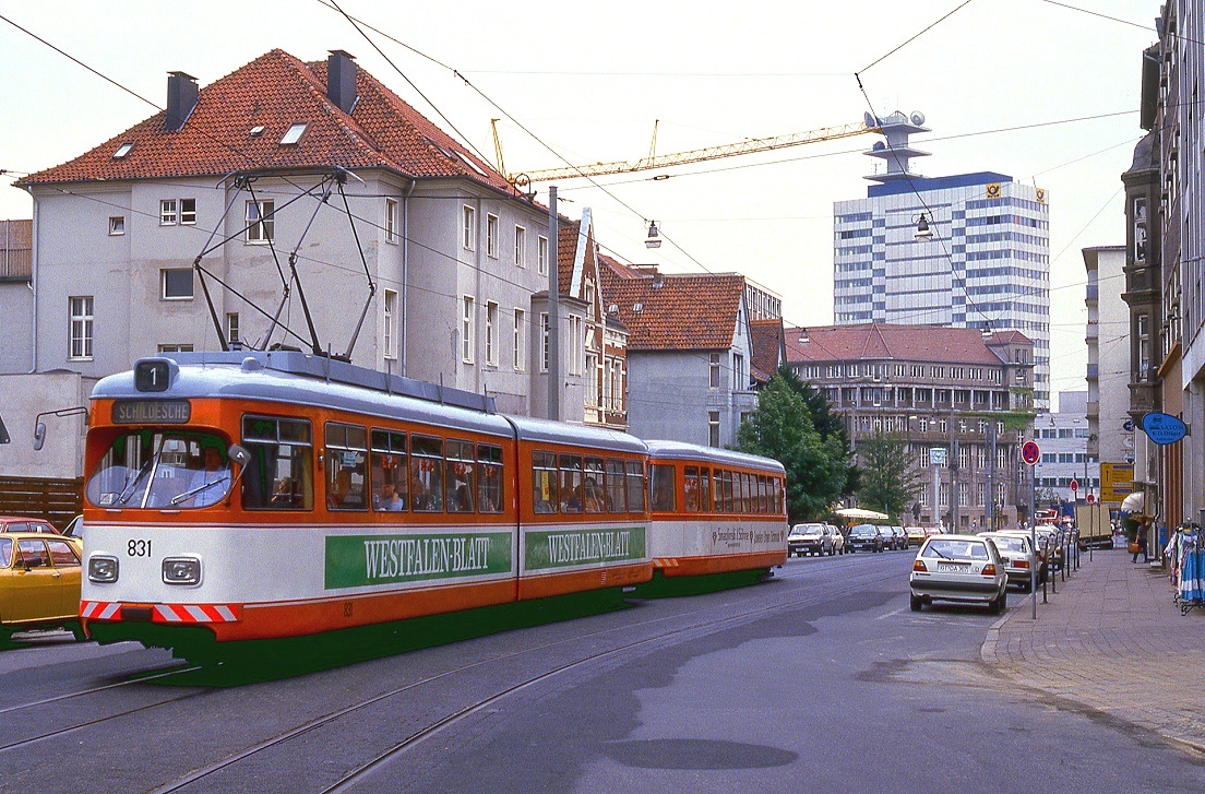 Bielefeld Tw 831 in der Dppelstrae (heute Herbert-Hinnendahl-Strae), 15.08.1986.
