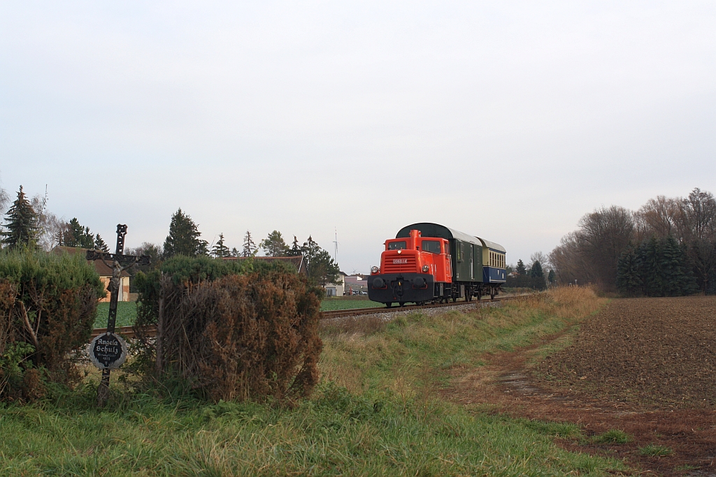 BIF 2060.14 am 22.November 2015 mit dem SBED 93960 zwischen Bullendorf und Wilfersdorf-Hobersdorf.