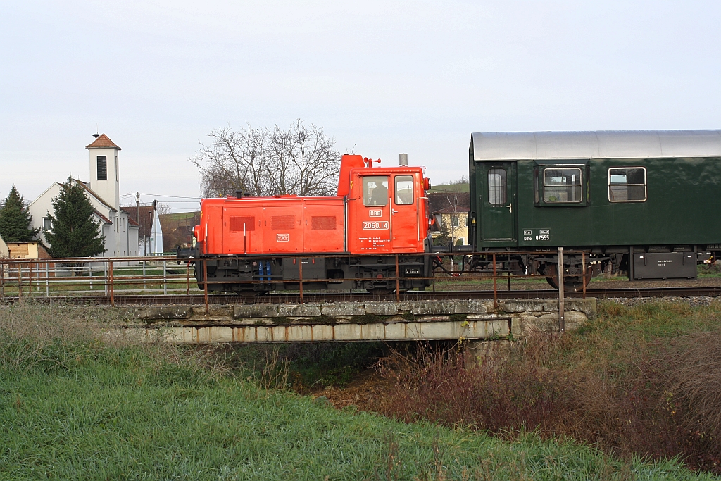 BIF 2060.14 vor dem SBED 93960 am 22.November 2015 in Bullendorf.