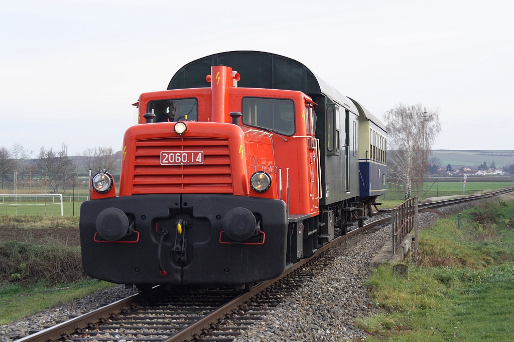 BIF 2060.14 vor dem SBED 93960 am 22.November 2015 in Bullendorf.