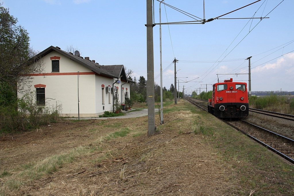 BIF 2062 053-1 als SLZ 96827 am 08.April 2017 in Mitterndorf-Moosbrunn.
