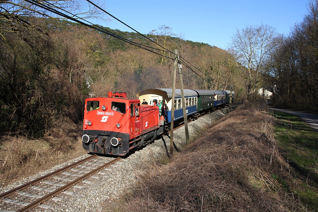 BIF 2062 053-1 am 02.April 2018 mit dem SR 14571 (Wien Meidling - Waldmühle Ladestelle) auf der Kaltenleutgebenerbahn beim Strecken-Km 3,6.