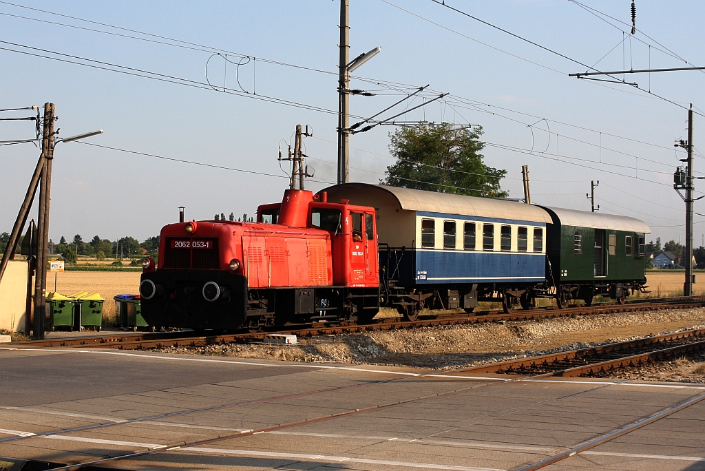 BIF 2062 053-1 am 24.Juli 2015 mit dem SLP 17098 bei der Einfahrt im Bf. Gerasdorf.