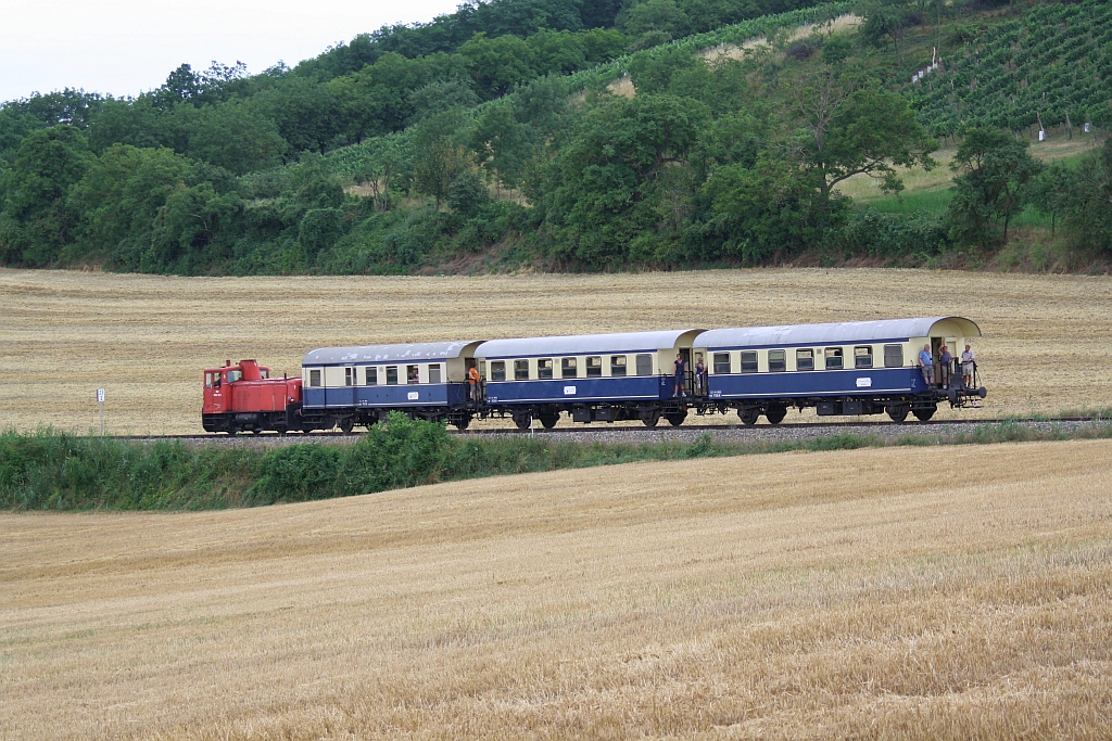 BIF 2062 053-1 am 25.Juli 2015 mir dem EZ 7495 bei Wetzleinsdorf.