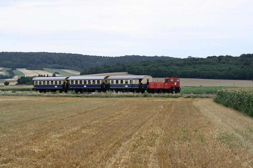BIF 2062 053-1 am 25.Juli 2015 mit dem EZ 7495 bei Rückersdorf-Harmannsdorf.
