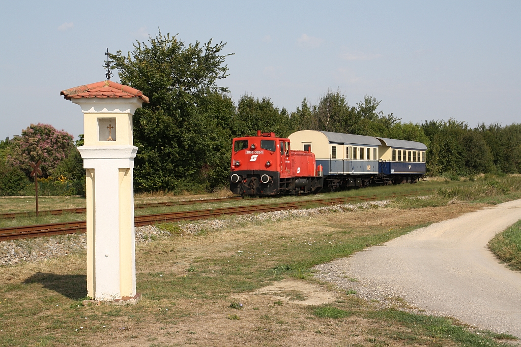 BIF 2062 053-1 am 27.August 2017 mit dem SLP 17109 bei Groß Schweinbarth.