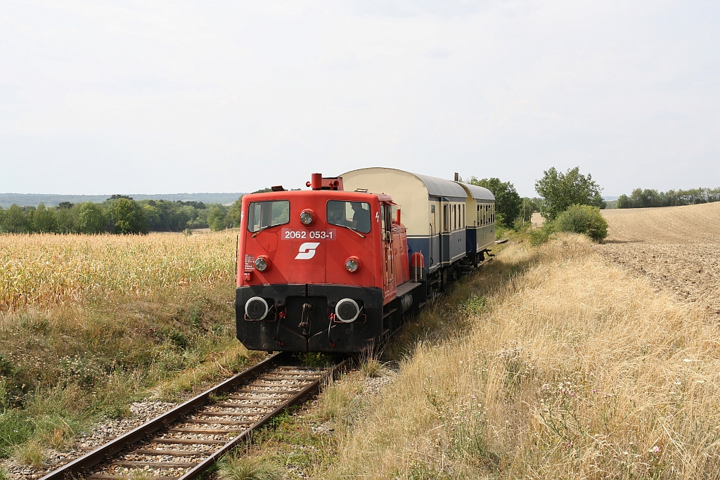 BIF 2062 053-1 am 27.August 2017 mit dem SLP 17111 zwischen Raggendorf und Matzen.