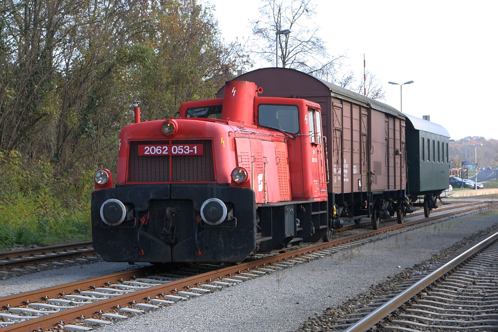 BIF 2062 053-1 mit dem SLGAG 93824 (Sopron - Wien Liesing) am 10.November 2018 im  Bahnhof Neudörfl.