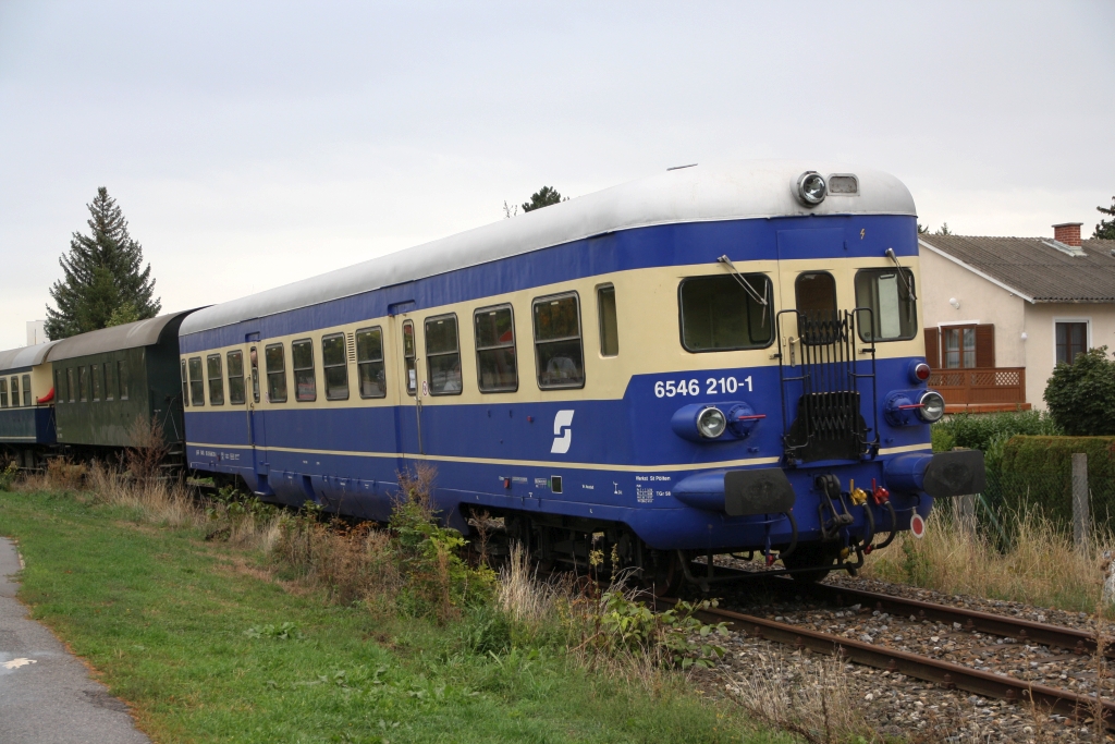 BIF 6546 210-1 B4VS am 28.September 2019 als letztes Fahrzeug des SLP 17200 (Waldmühle Lst. - Retz) auf der Kaltenleutgebener Bahn beim Strecken-Km 1,1.