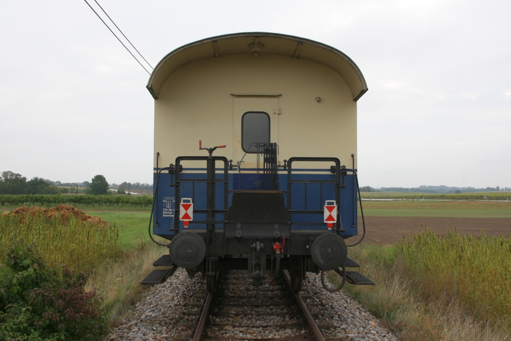 BIF 7139.64 BT (UIC Nr. 50 81 24-29 001-8) als letztes Fahrzeug des SLP 14811 (Groß Engersdorf - Groß Schweinbarth) am 06.September 2020 zwischen Auersthal und Raggendorf Markt. (aufgenommen von einer Feldweg-EK beim Fotohalt)