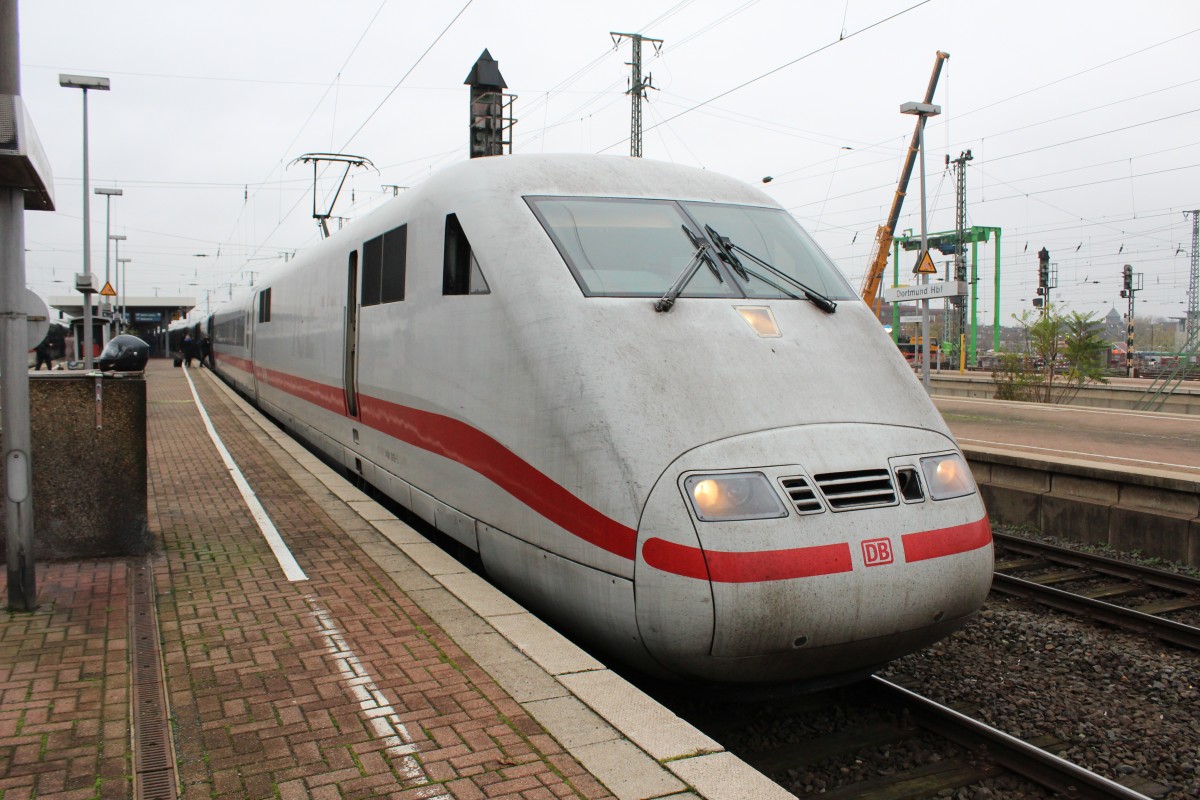 Bild 006:
Am 19.11.2014 war der ICE-Tz 0120  Lüneburg  als ICE 1028 von Nürnberg nach Hamburg unterwegs! Hier zu sehen ist der  zählende Kopf  401 019-5 beim Halt in Dortmund Hbf
