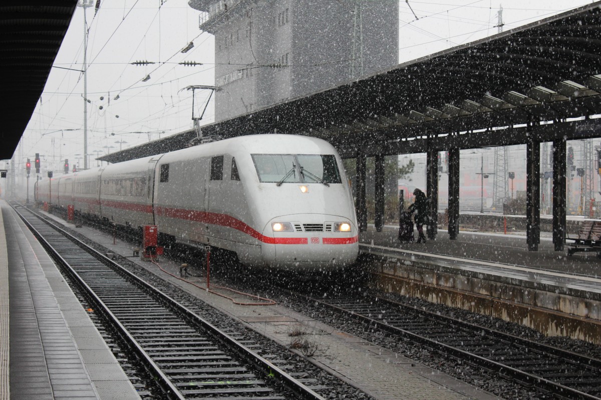 Bild 010:
Am 24.01.2014 war ICE-Tz 0189 als ICE 278 von Interlaken nach Berlin unterwegs! Hier zu sehen ist der  nicht zählende Kopf  401 589-7 bei der Einfahrt in Frankfurt Hbf!