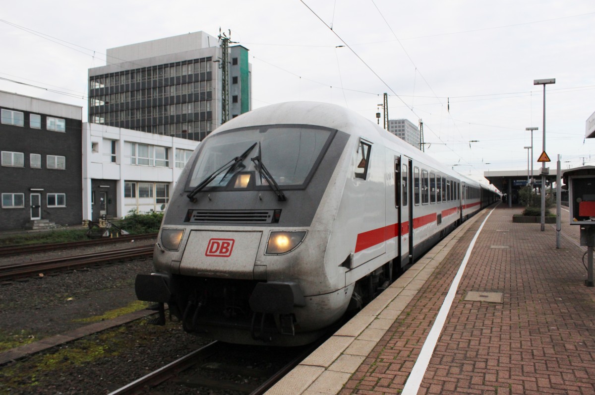 Bild 029: Hier zu sehen ist der am 02.11.2014 an der Spitze des IC 2212 Koblenz-Ostseebad Binz laufende IC-Steuerwagen der Bauart Bpmbdzf beim Halt in Dortmund Hbf, geschoben wurde der Zug von 101 097-4
