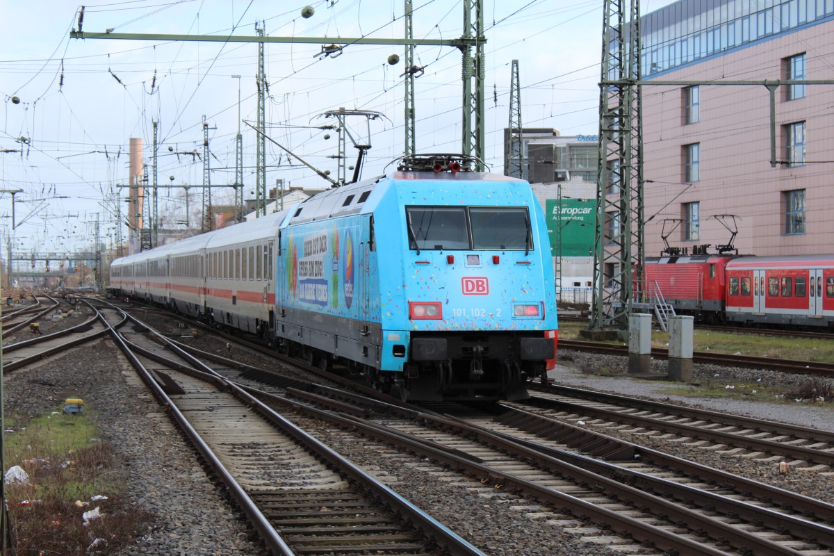 Bild 032:
Am 08.02.2015 schob die  Vedes  101 102-2 den IC 2249 Köln-Dresden. Hier zu sehen ist die Lok bei der Ausfahrt aus Dortmund Hbf