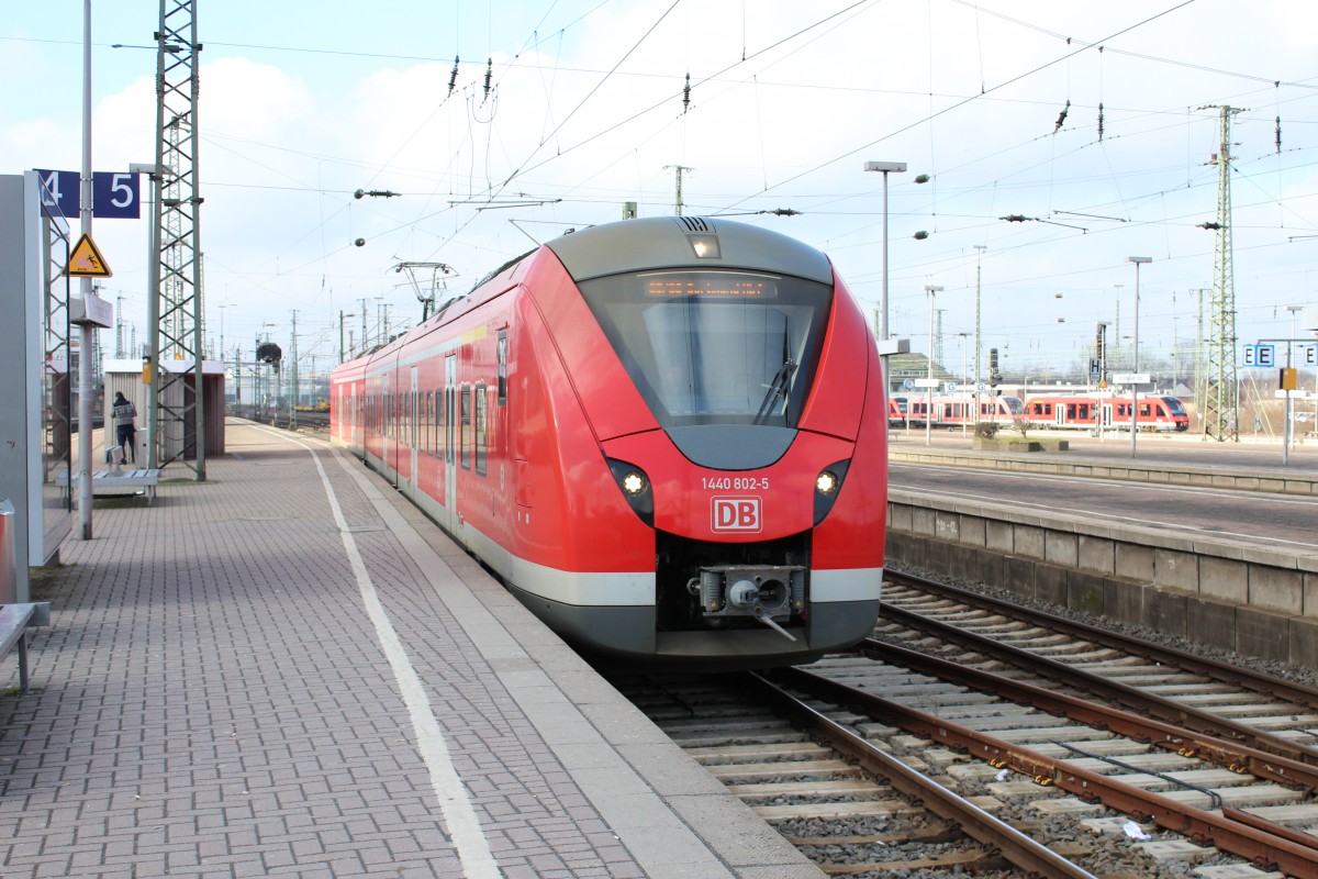 Bild 035:
Am 22.02.2015 war der Alstom Coradia Continental 1440 802-5 als S5 zwischen Dortmund und Witten unterwegs! Hier zu sehen ist der Triebzug bei der Einfahrt in den Dortmunder Hbf