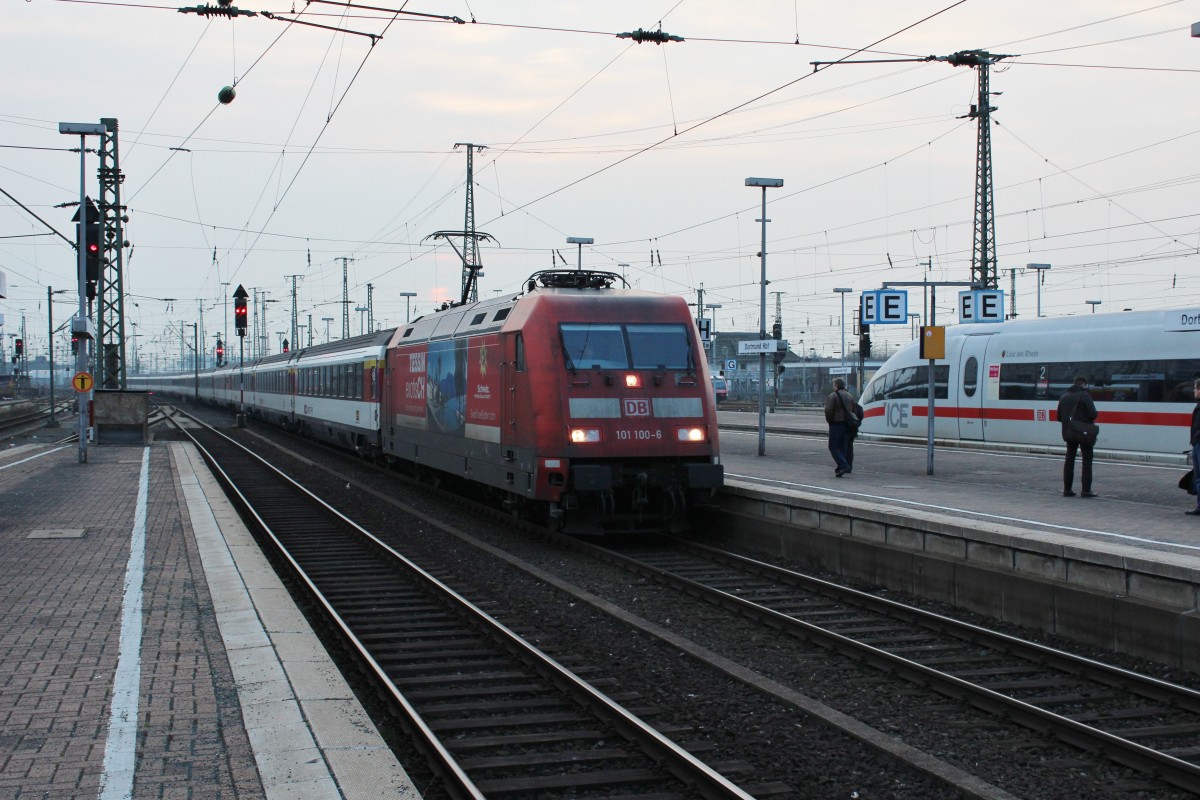 Bild 041:
Am 23.03.2015 bespannte 101 100-6 den EC 8 Zürich-Hamburg. Hier zu sehen ist die Lok bei der Einfahrt in den Dortmunder Hbf.