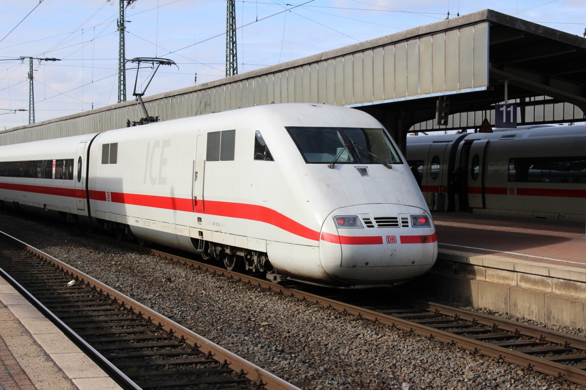 Bild 049:
Am 26.02.2015 war ICE-Tz 0170 als ICE 1025 von Hamburg nach Frankfurt unterwegs. Hier zu sehen ist der  zählende Kopf  401 070-8 beim Halt in Dortmund Hbf