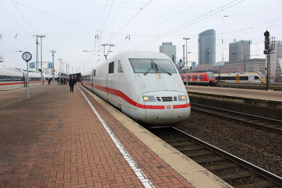 Bild 066:
Am 18.02.2015 war ICE-Tz 0169  Worms  als ICE 1025 von Hamburg nach Frankfurt unterwegs. Hier zu sehen ist der  nicht zählende Kopf  401 569-9 bei der Einfahrt in Dortmund Hbf