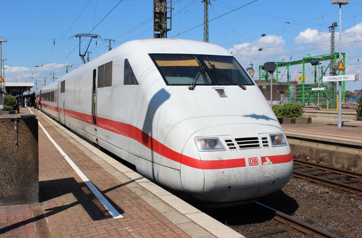 Bild 079:
Am 10.06.2015 war ICE-Tz 0163 als ICE 1028 von Nürnberg nach Hamburg unterwegs. Hier zu sehen ist der  zählende Kopf  401 063-3 beim Halt in Dortmund Hbf