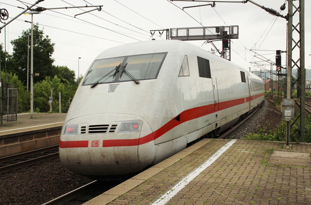 Bild 107:
Am 13.07.2015 war ICE-Tz 0155  Rosenheim  als ICE 690 von München nach Berlin unterwegs. Hier zu sehen ist der  nicht zählende Kopf 401 555-8 bei der Ausfahrt aus Göttingen
