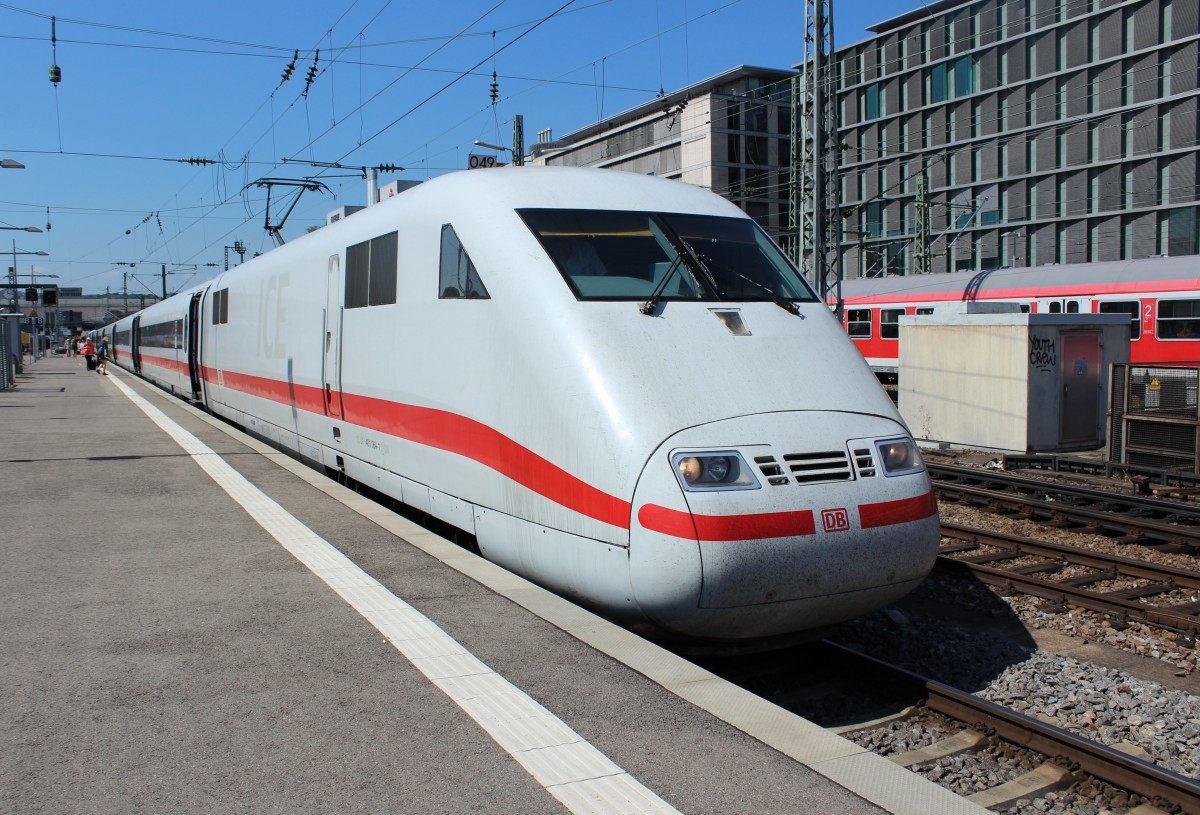 Bild 109:
Am 10.07.2015 war ICE-Tz 0164 als ICE 578 von Stuttgart nach Hamburg unterwegs. Hier zu sehen ist der  zählende Kopf  401 064-1 in Stuttgart Hbf.
