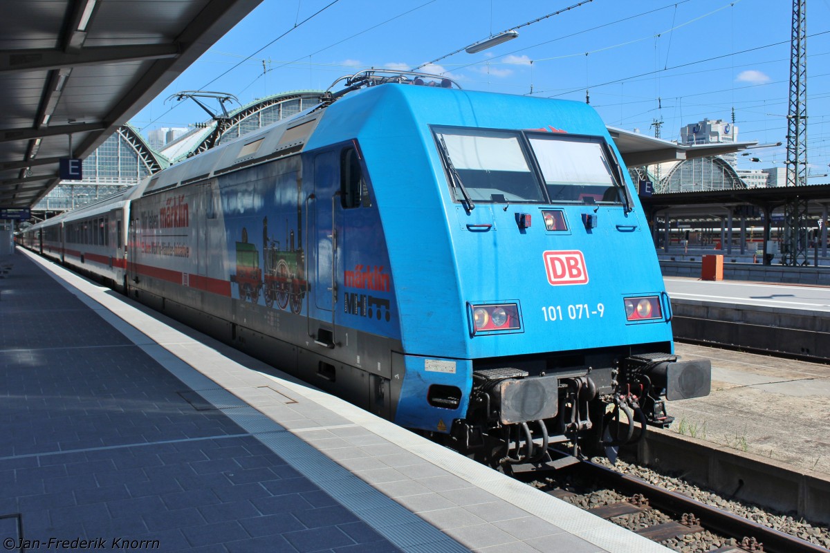 Bild 116:
Am 05.08.2015 zog 101 071-9 den IC 2022 von Frankfurt nach Hamburg-Altona. Hier steht die Lok in Frankfurt Hbf.