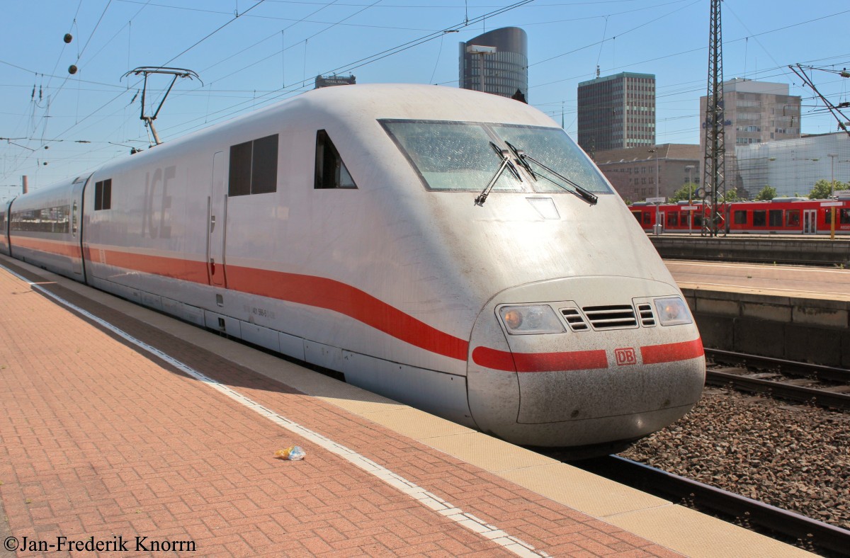 Bild 134:
Am 01.07.2015 war ICE-Tz 0166  Gelnhausen  als  ICE 1025 von Hamburg nach Frankfurt unterwegs. Hier steht der  nicht zählende Kopf  401 566-6 in Dortmund Hbf.